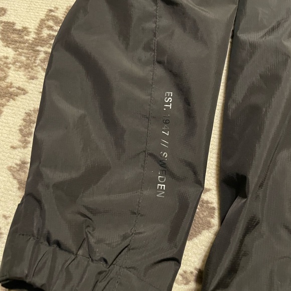 H&M Black Windproof Jacket Perfect For Fall And Winter - Picture 5 of 6